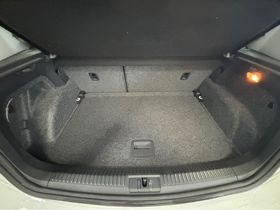 2016 Volkswagen Polo - image 9