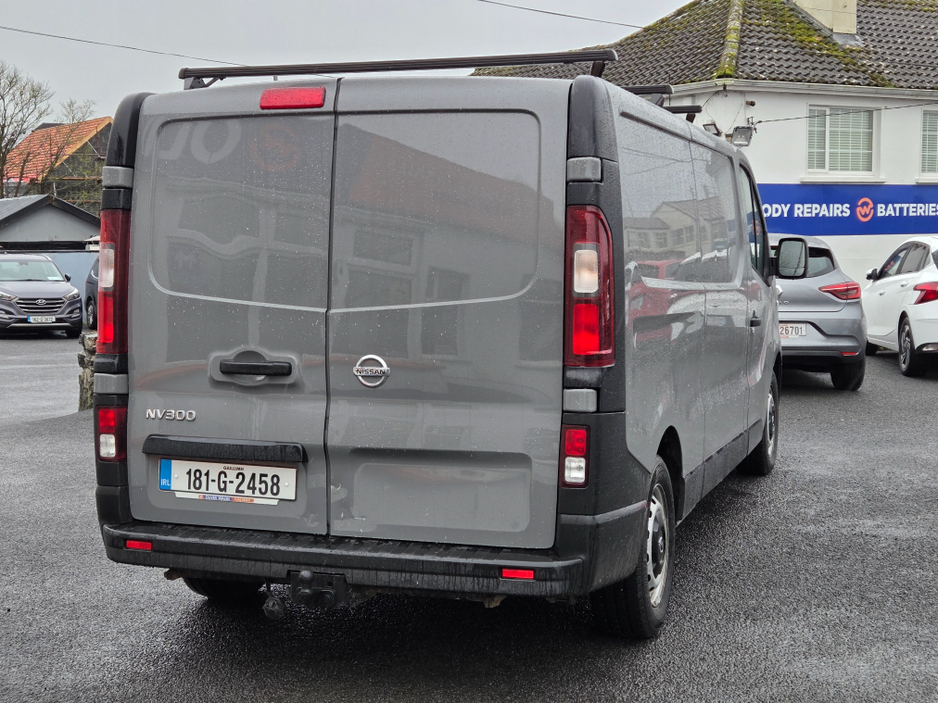 2018 Nissan NV300 - image 5