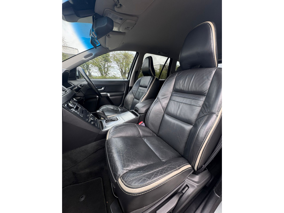 2011 Volvo XC90 - image 20