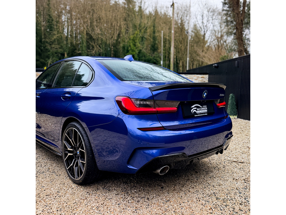 2022 BMW 3 Series - image 8