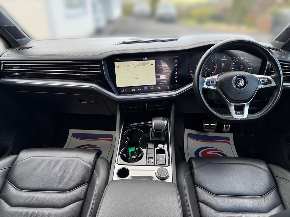 2019 Volkswagen Touareg - image 17