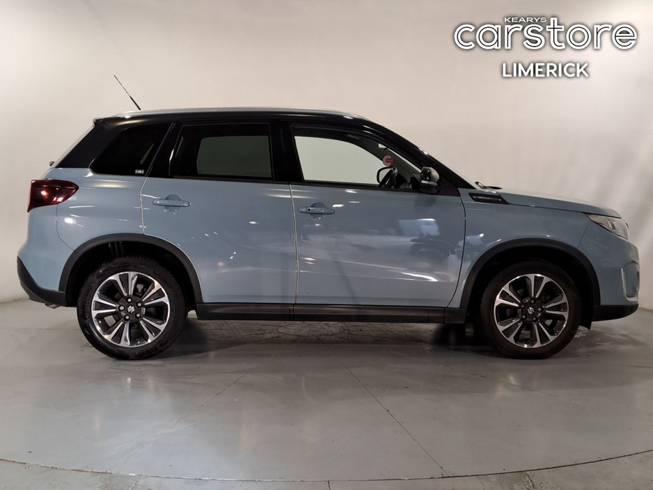 2022 Suzuki Vitara - image 2