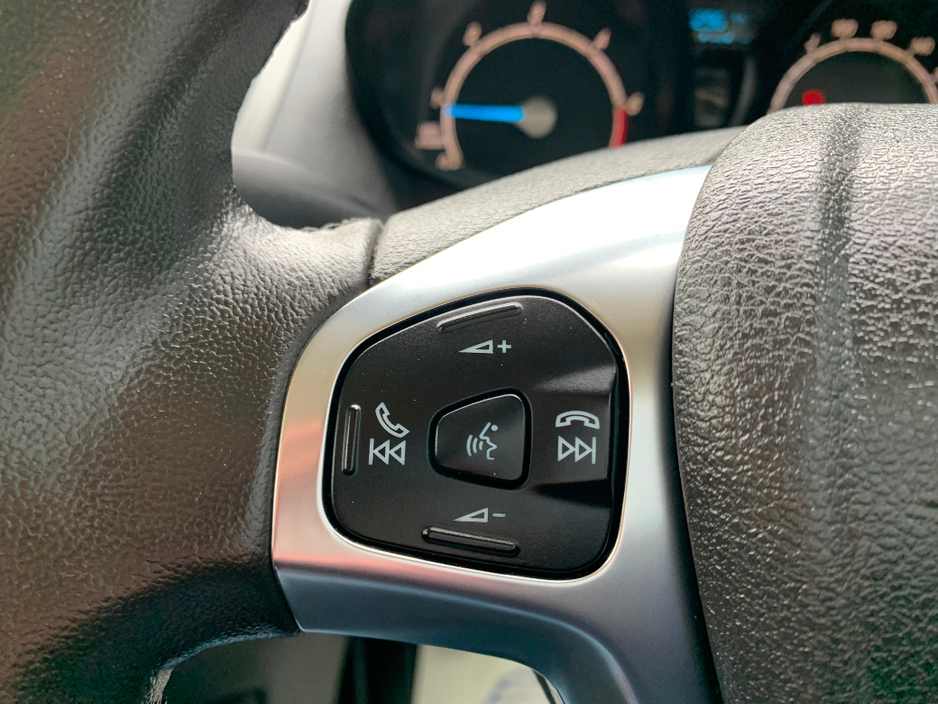 2018 Ford Transit Courier - image 21