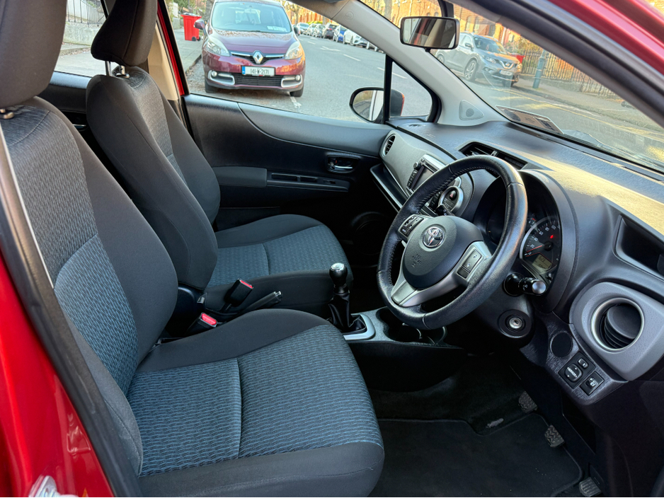 2013 Toyota Yaris - image 13