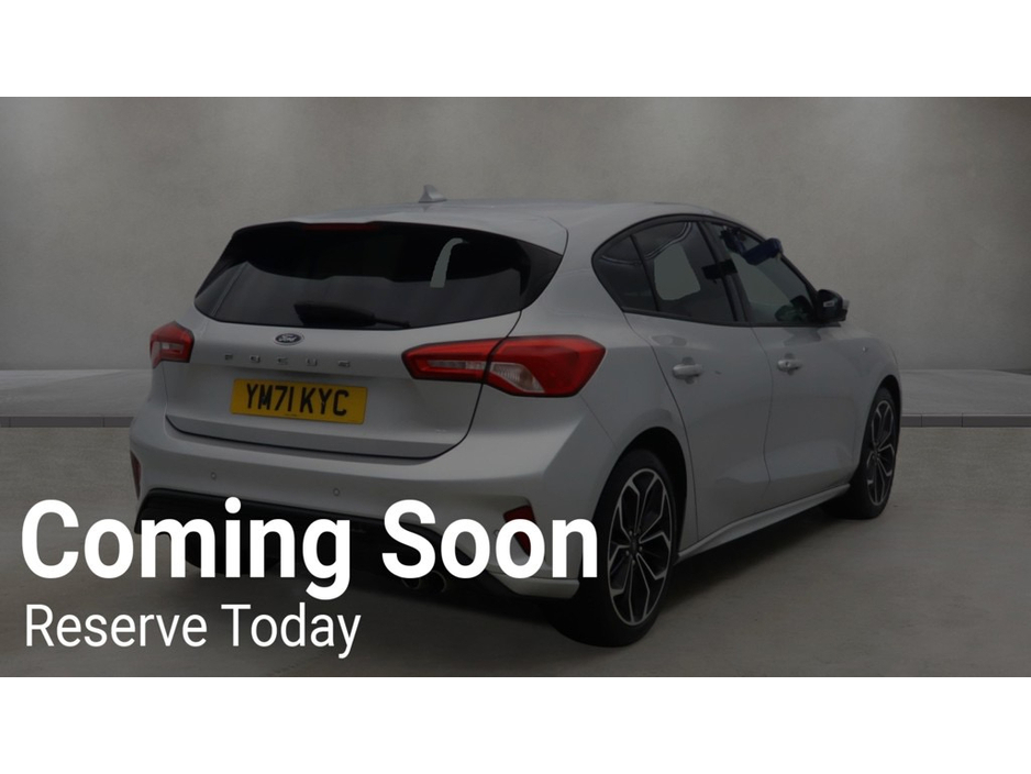 2022 Ford Focus - image 3