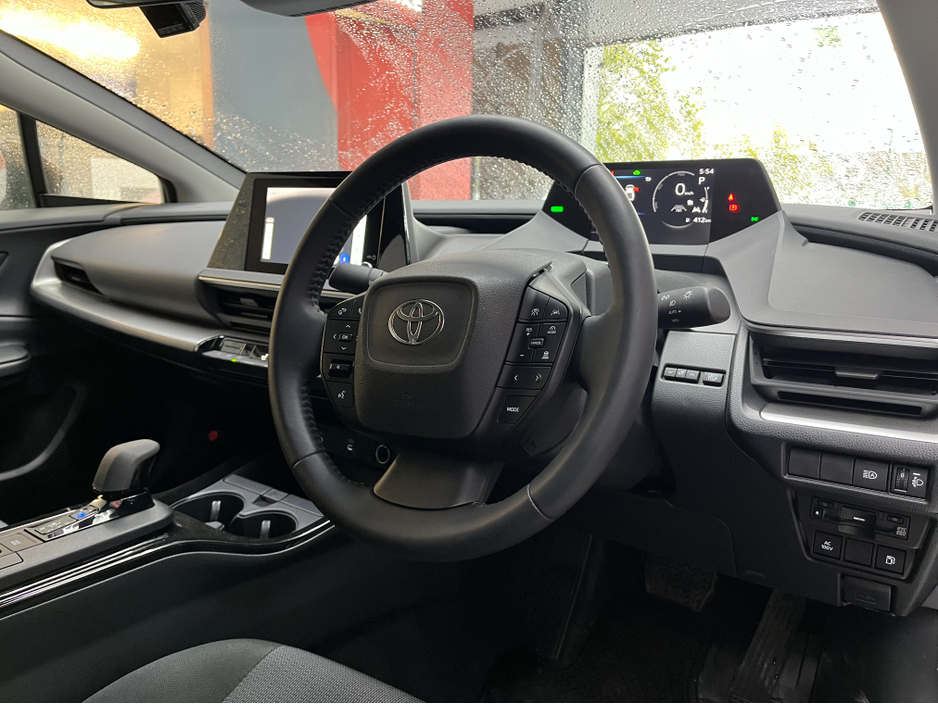 2025 Toyota Prius - image 9