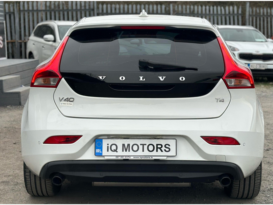 2014 Volvo V40 - image 12