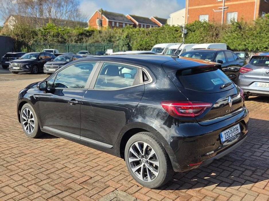 2023 Renault Clio - image 5