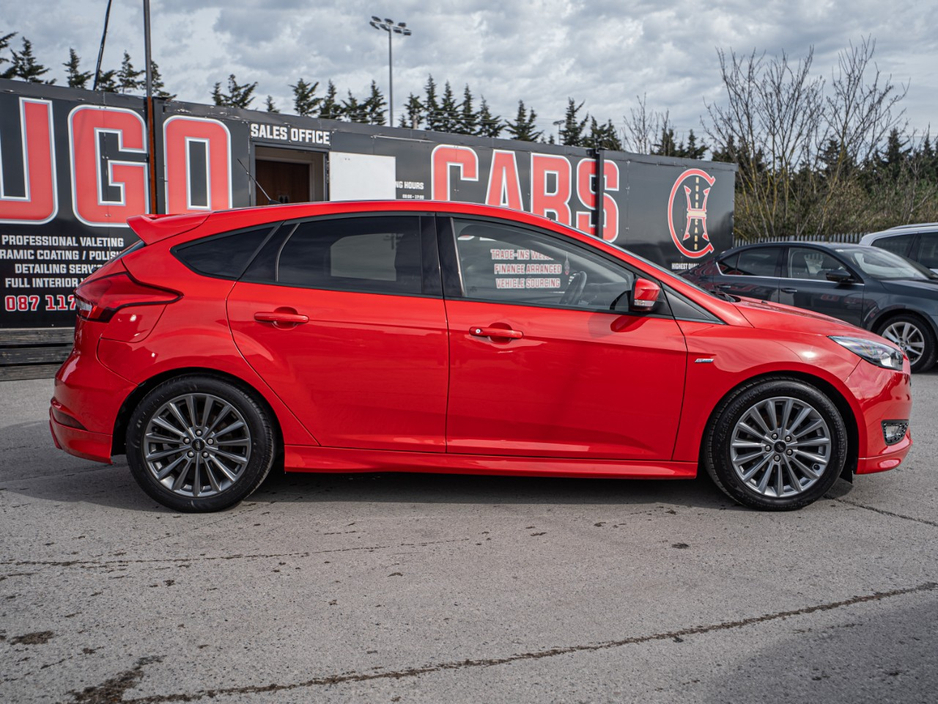 2017 Ford Focus - image 12