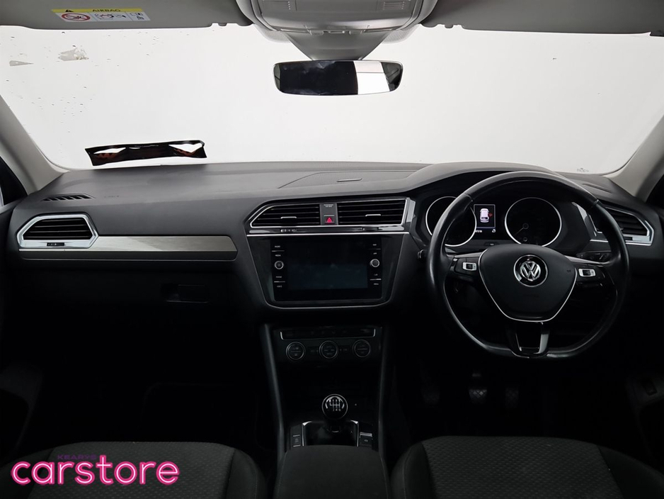 2018 Volkswagen Tiguan - image 11