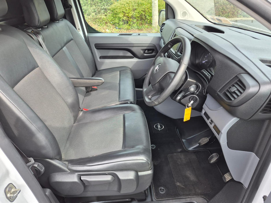 2022 Opel Vivaro - image 15