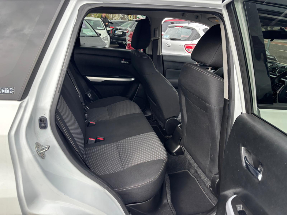 2017 Suzuki Vitara - image 7