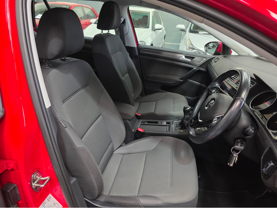 2019 Volkswagen Golf - image 13