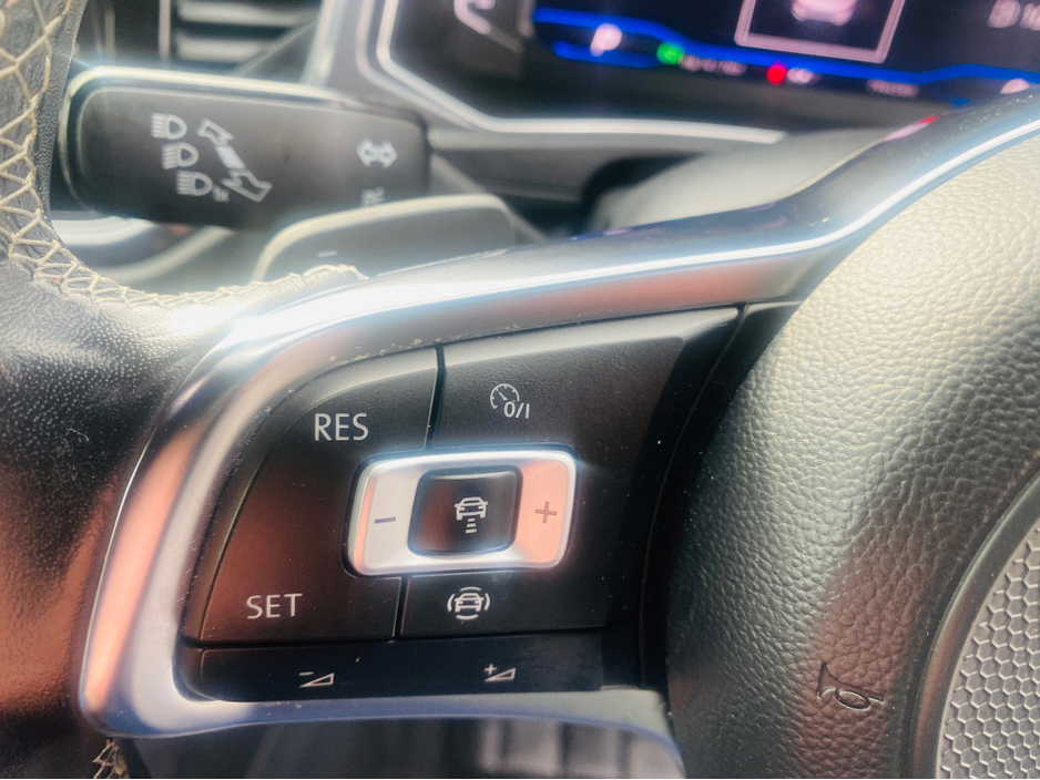 2020 Volkswagen T-Roc - image 19