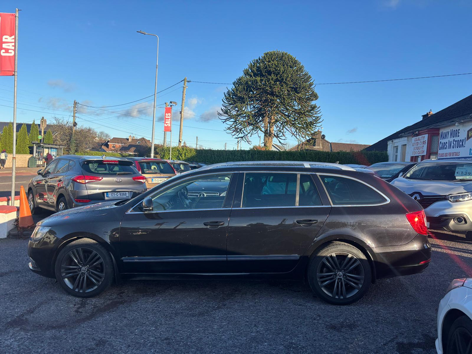 2015 Skoda Superb - image 5