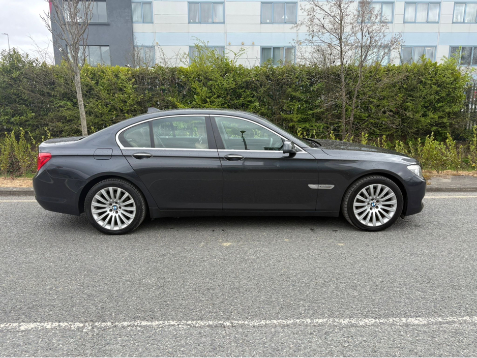 2011 BMW 7 Series - image 7