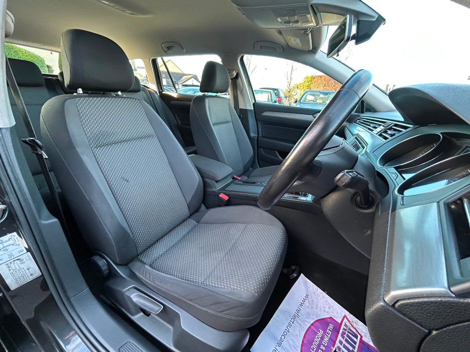 2020 Volkswagen Passat - image 12