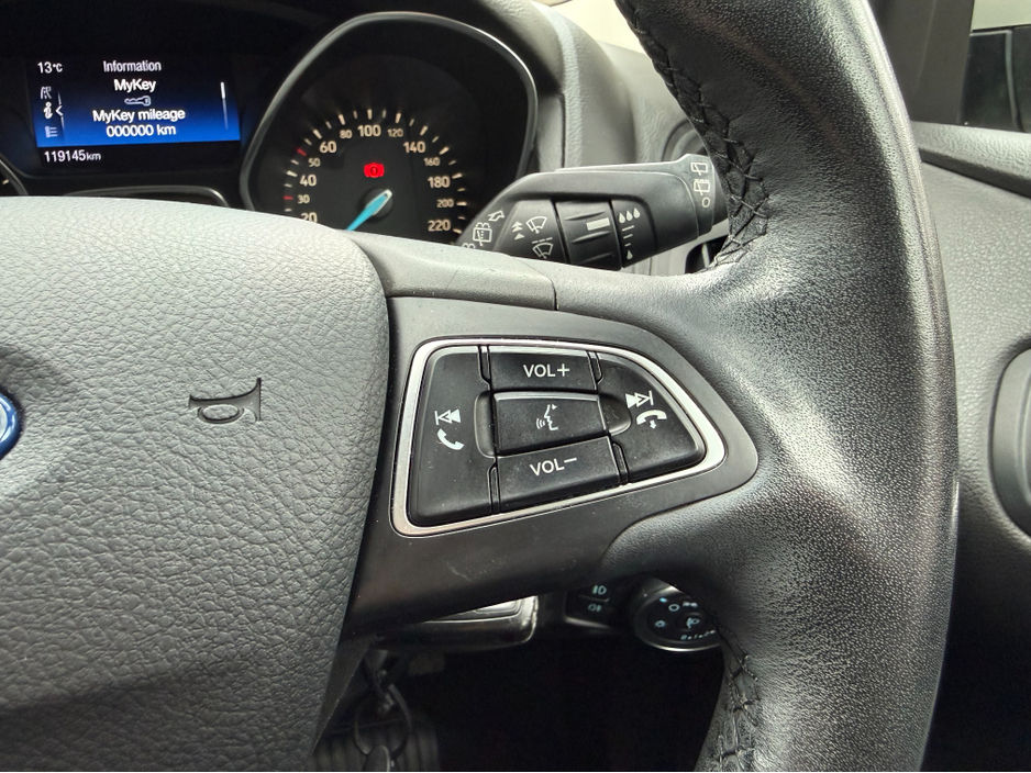 2016 Ford Focus - image 17