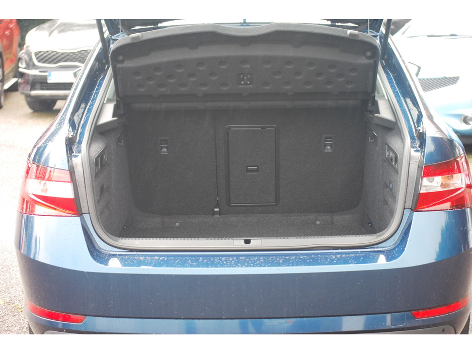 2023 Skoda Superb - image 13