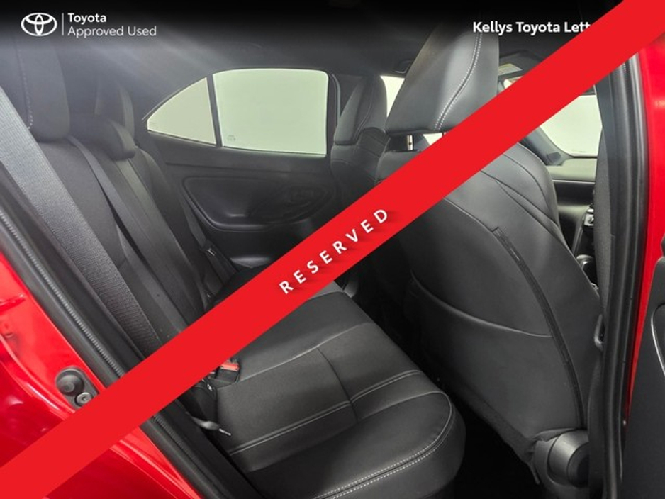 2025 Toyota Yaris Cross - image 11