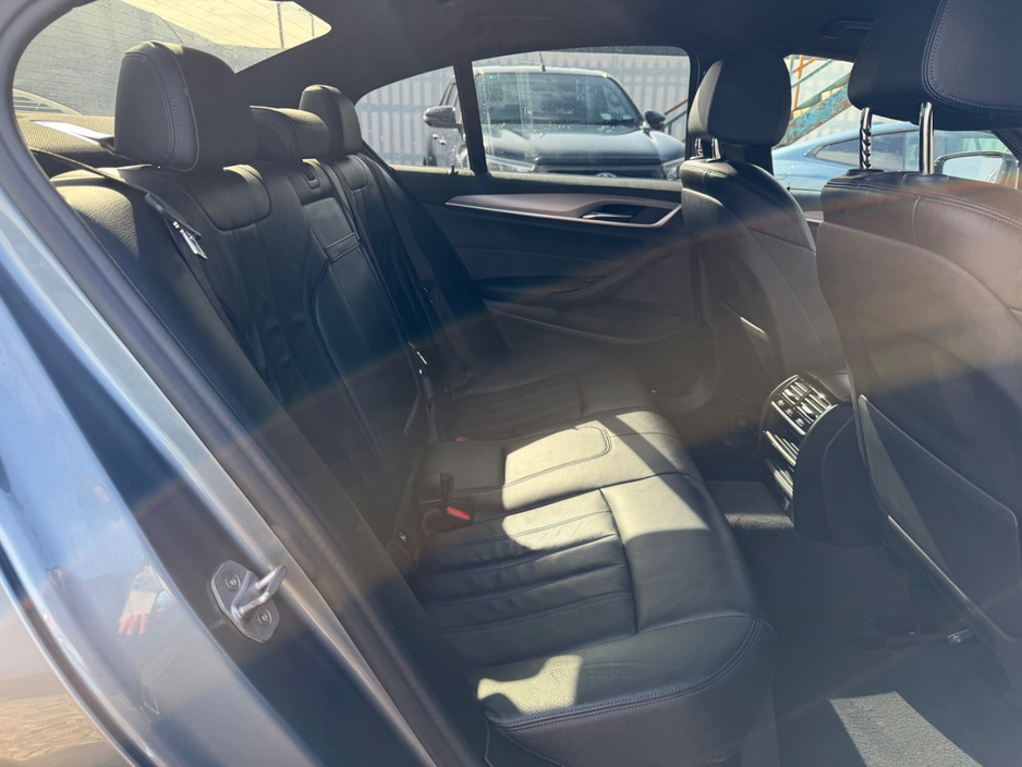 2018 BMW 5 Series - image 17