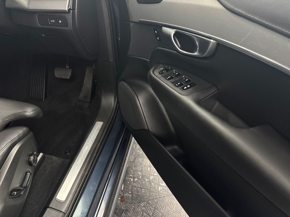 2024 Volvo XC90 - image 12