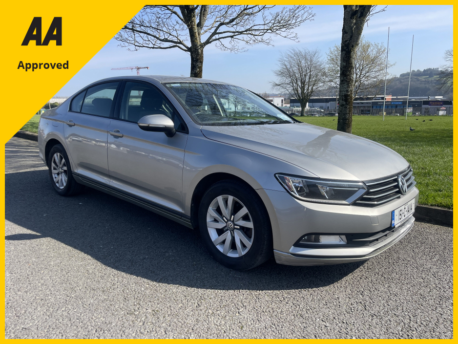 2015 Volkswagen Passat - image 11