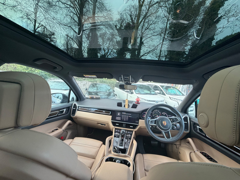 2022 Porsche Cayenne - image 11