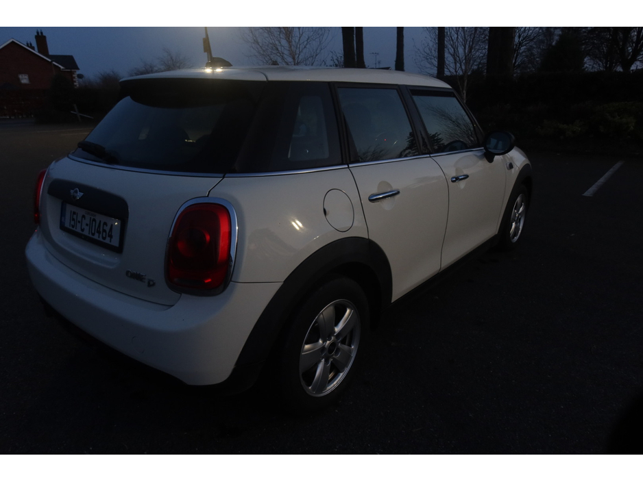 2015 MINI Hatch - image 24