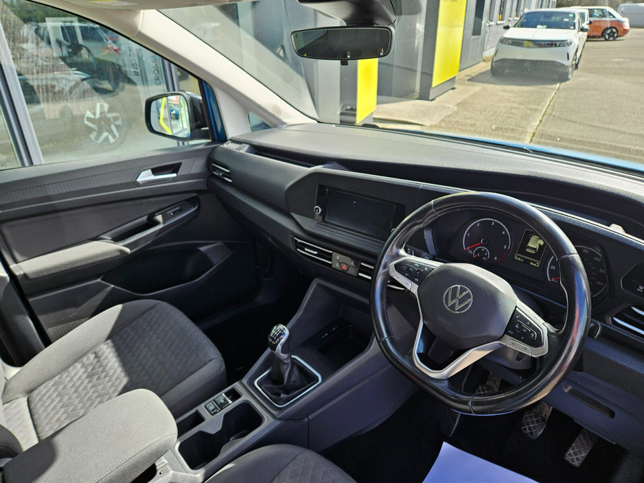 2023 Volkswagen Caddy Maxi Life - image 16