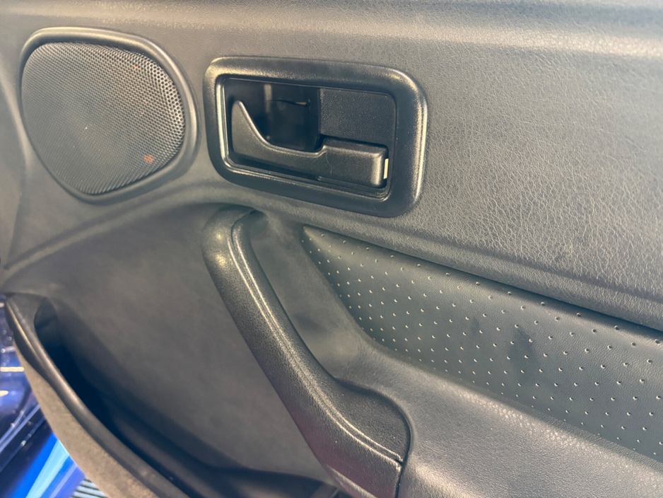 1993 Ford Escort - image 10