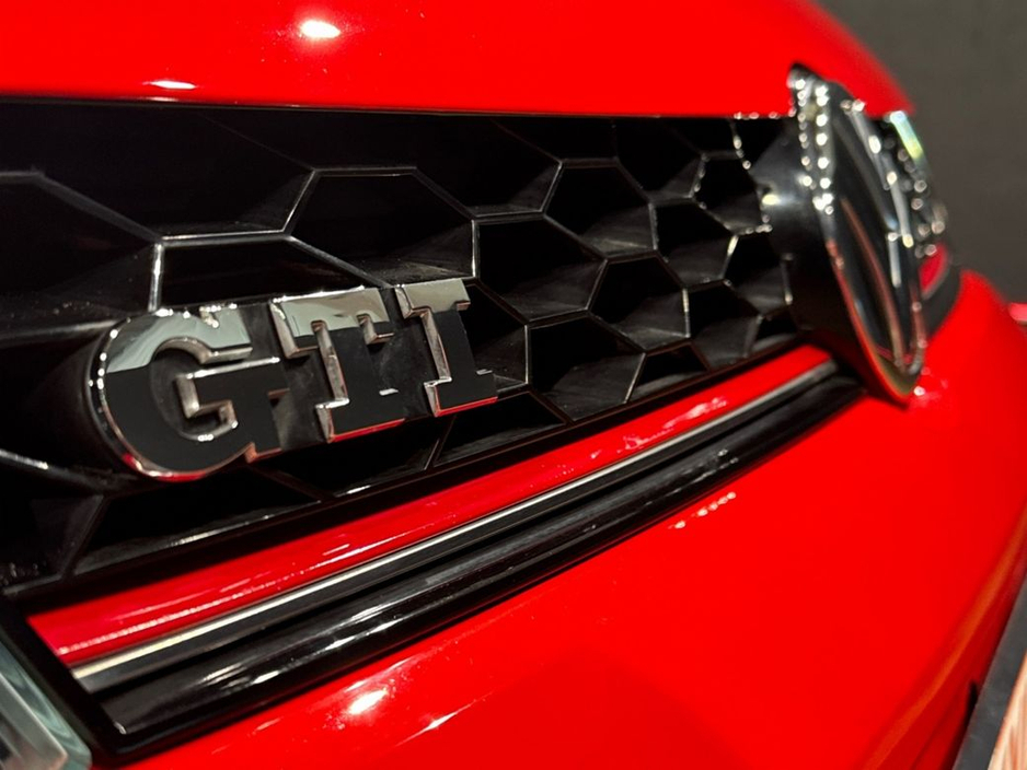 2015 Volkswagen Polo - image 13