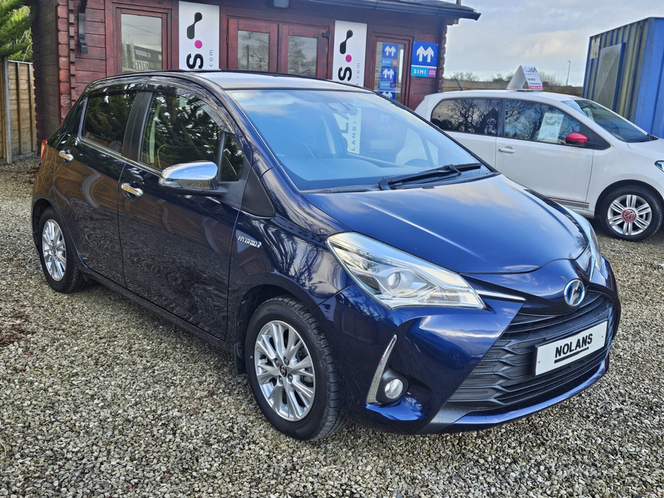 2017 Toyota Vitz - image 3