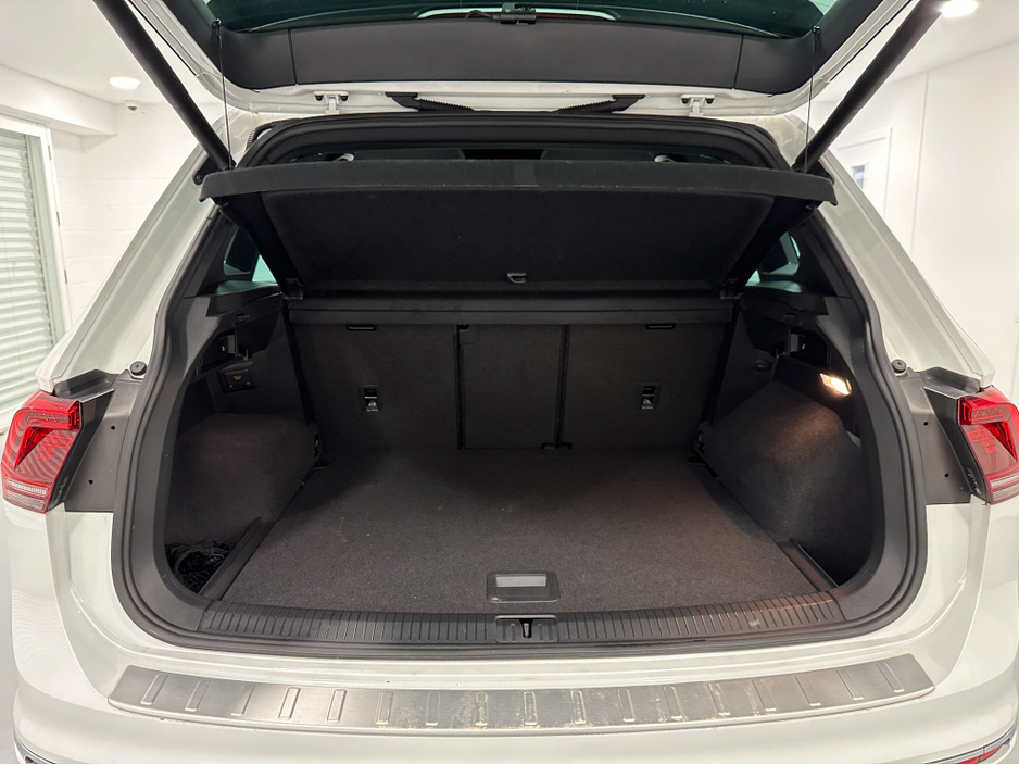 2019 Volkswagen Tiguan (191) TIGUAN 2.0TID R LINE DSG 4 MOTION LOW KMS VW/AUDI SPECIALISTS WWW.DENISDARCYCARS.IE €31,950
