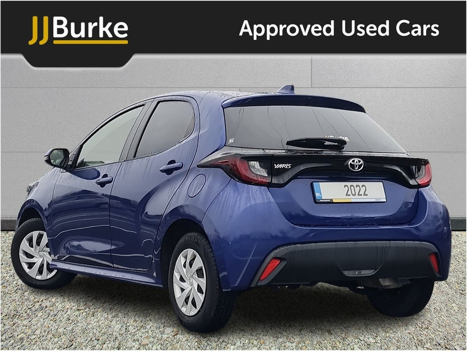 2022 Toyota Yaris - image 4