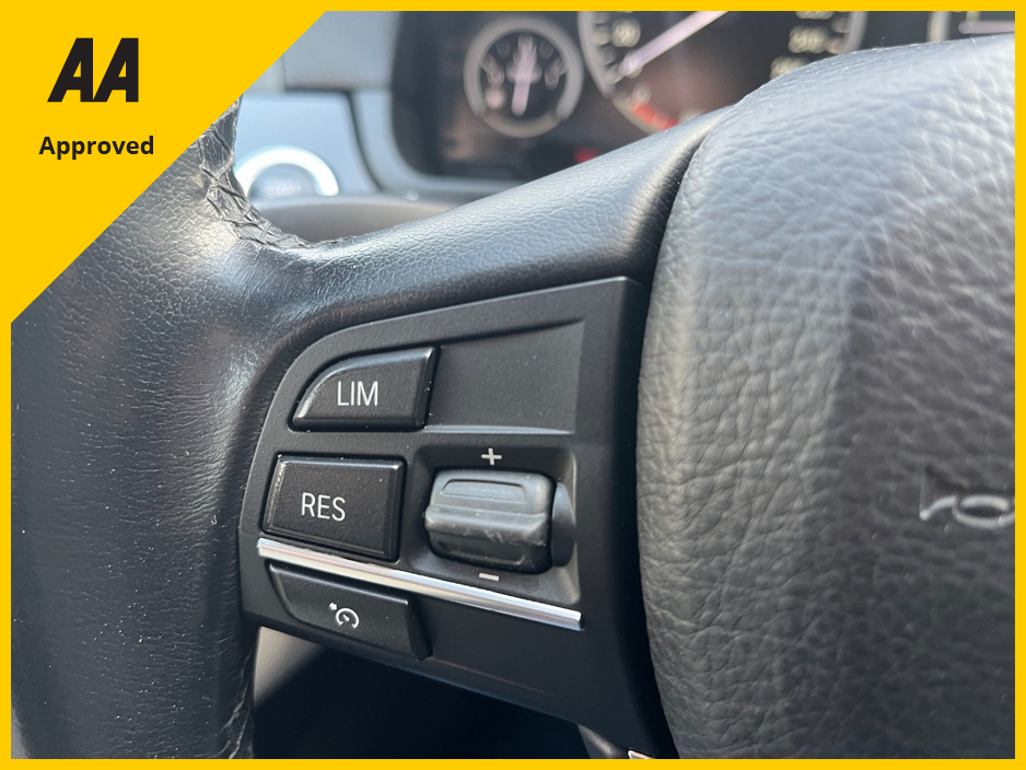 2015 BMW 5 Series - image 19