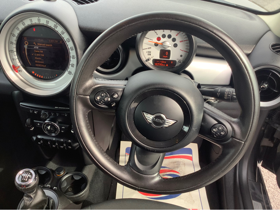 2011 MINI Hatch - image 8