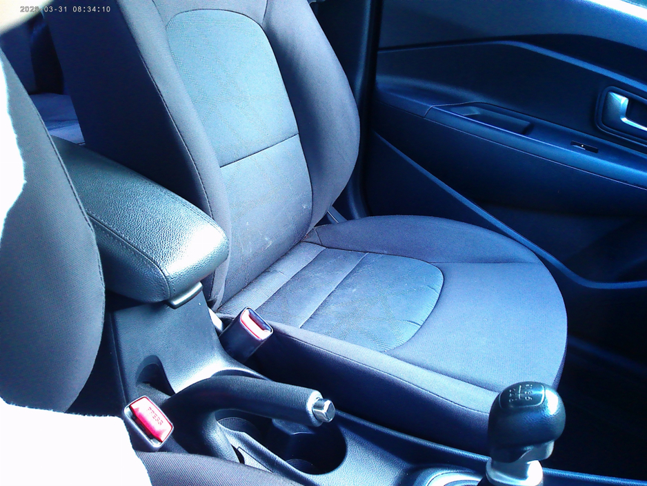 2015 Kia Rio - image 6