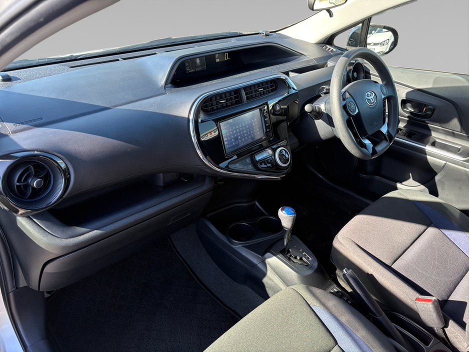 2018 Toyota Aqua - image 10