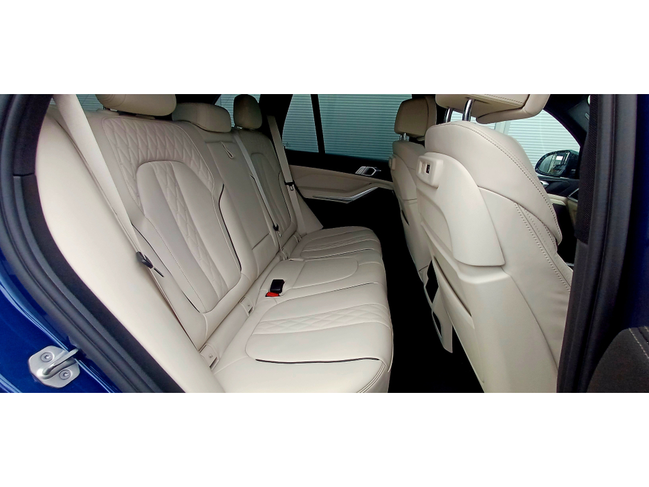 2022 BMW X5 - image 7