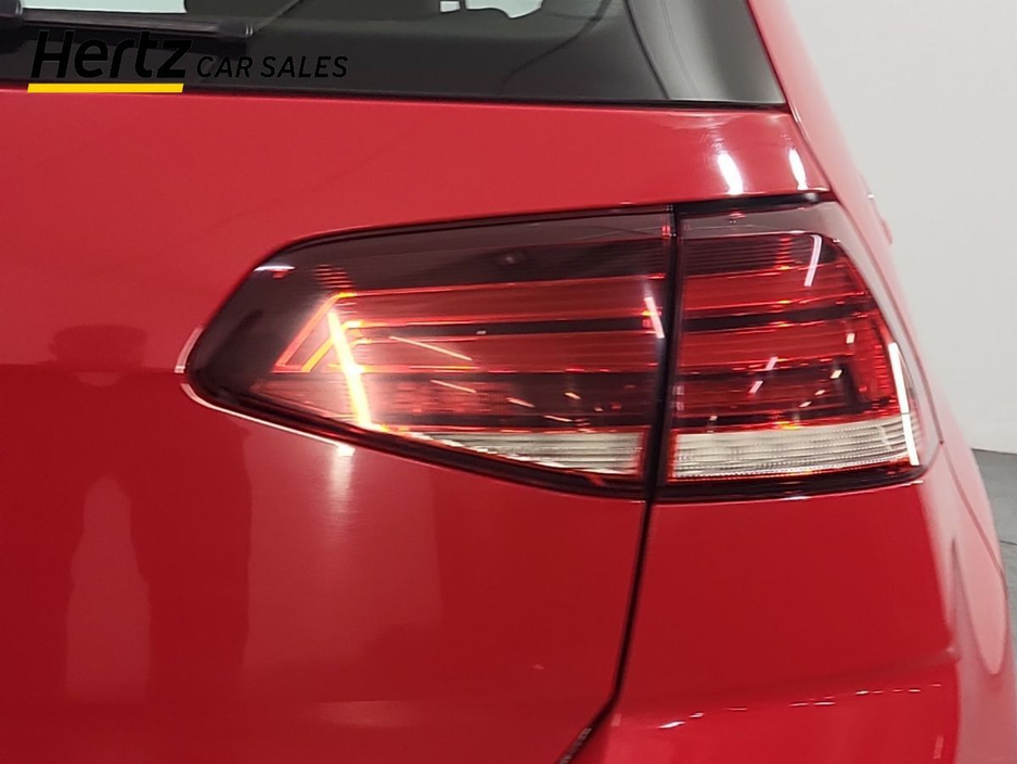 2019 Volkswagen Golf - image 8