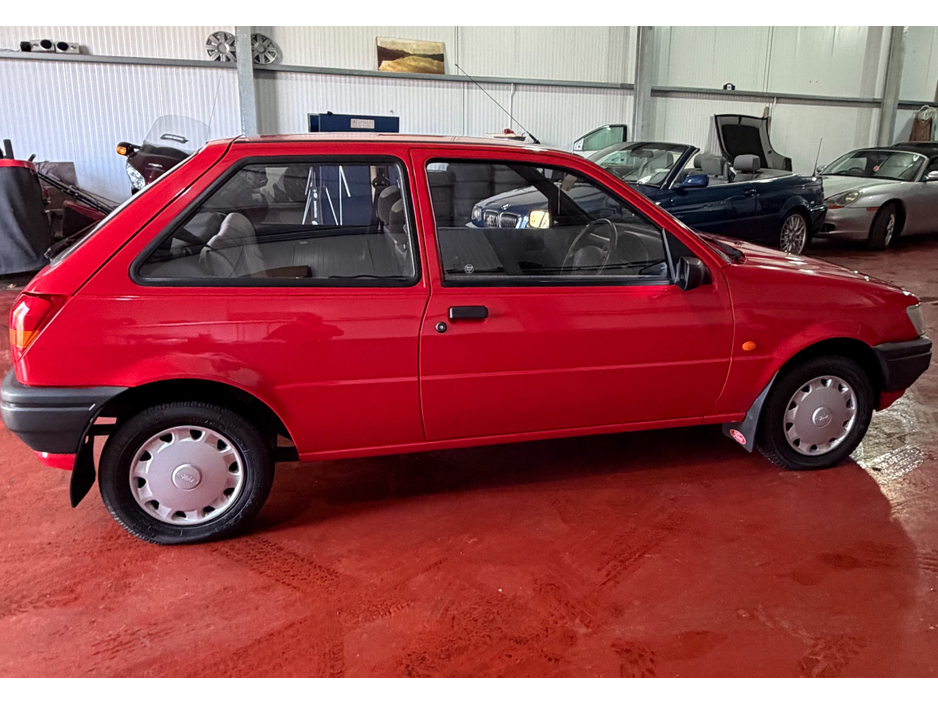 1994 Ford Fiesta - image 11