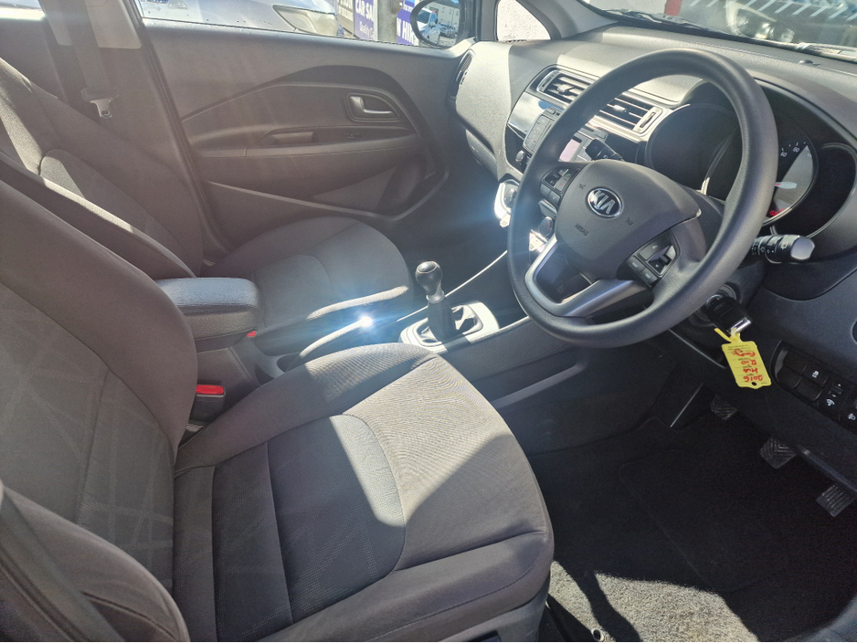 2016 Kia Rio - image 15