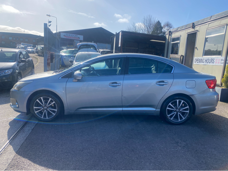 2012 Toyota Avensis - image 7