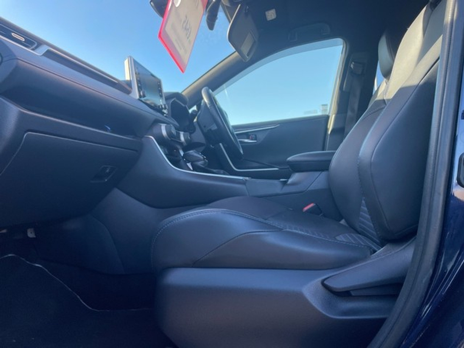 2022 Toyota Rav4 - image 6