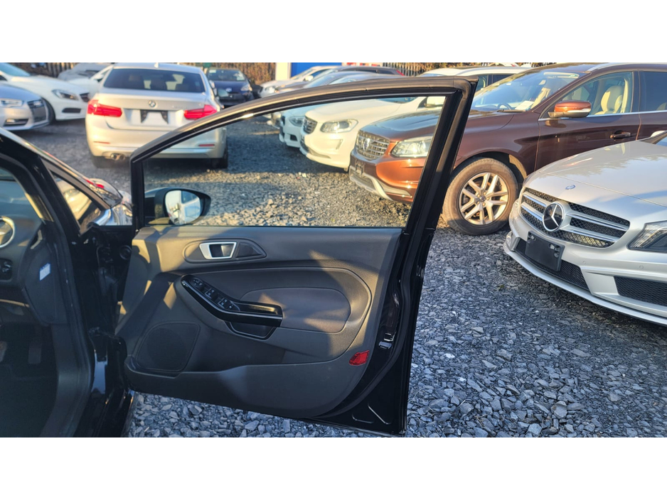 2015 Ford Fiesta - image 15