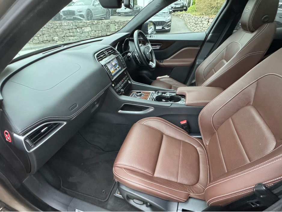 2016 Jaguar F-Pace - image 13