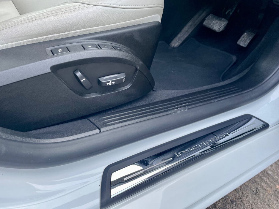 2017 Volvo V40 - image 16