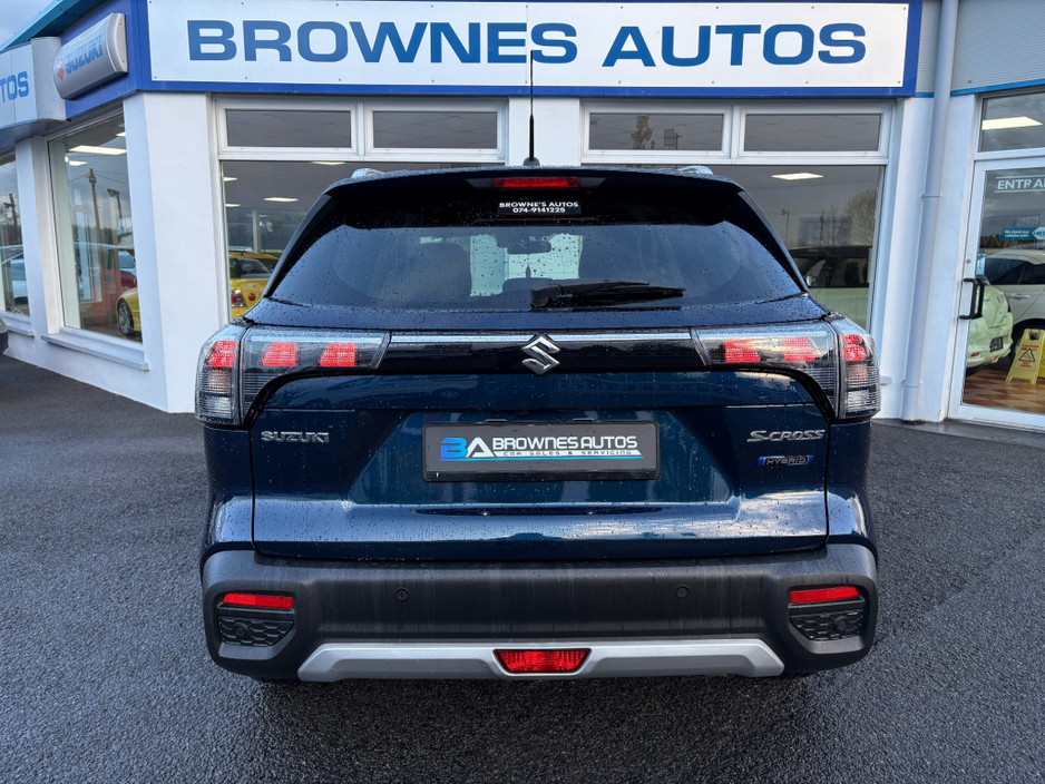 2024 Suzuki SX4 S-Cross 1.5 MOTION HEV 115PS 5 €29,999