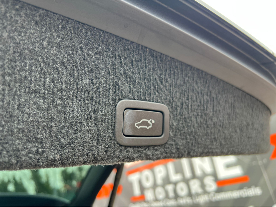 2015 Volvo XC60 - image 18